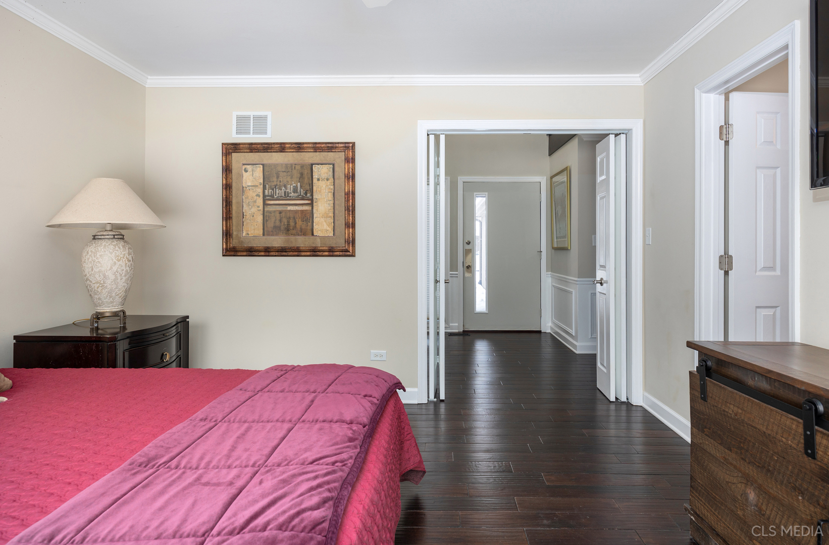 739 Old Barn Road Lake Barrington, IL 60010 - Photo 12 of 37 a bedroom with a bed and a lamp