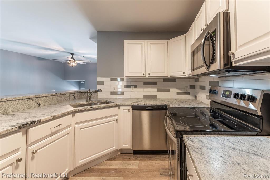 50115 Harding Street Canton, MI 48188 - Photo 7 of 26