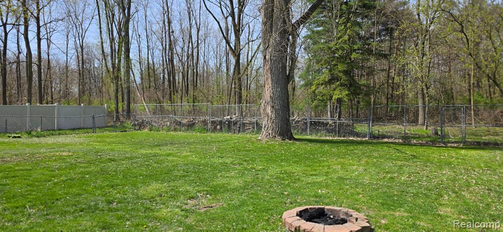 5404 Wexford Road Lansing, MI 48911 - Photo 30 of 40 Gallery Image 30