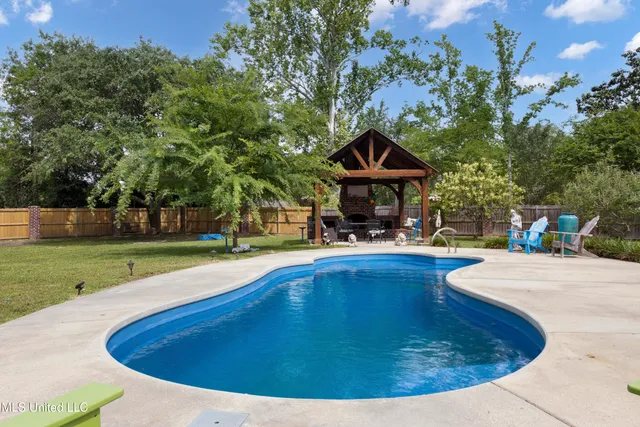 $589,000 | 6 North Hill Drive, Carriere, MS 39426