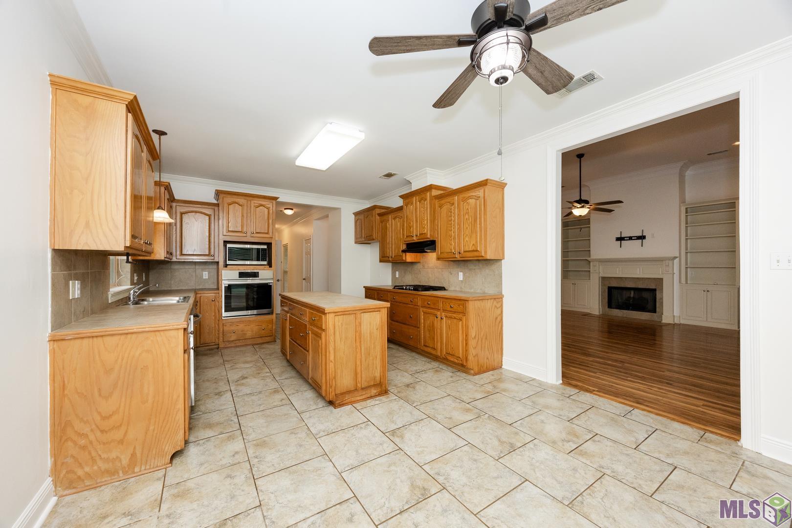 18249 Shadow Creek Avenue Baton Rouge, LA 70816 - Photo 7 of 37