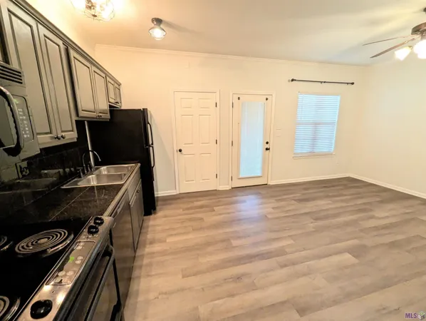 $995 | 612 South Kenilworth Parkway, Unit 1H, Baton Rouge, LA 70820