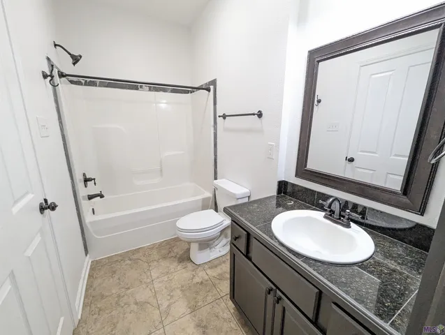 $1,095 | 612 South Kenilworth Parkway, Unit 1H, Baton Rouge, LA 70820