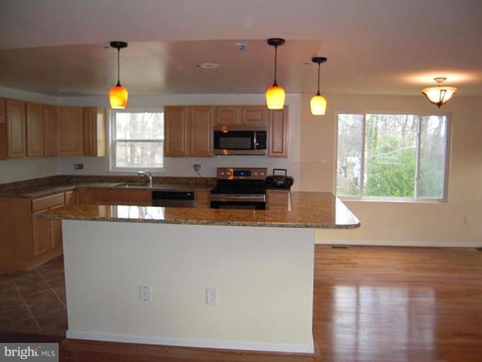 9204 Cross Bow Road Fort Washington, MD 20744 - Photo 2 of 17 Kitchen