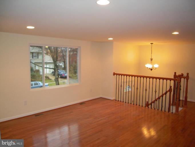 9204 Cross Bow Road Fort Washington, MD 20744 - Photo 4 of 17 Living Room