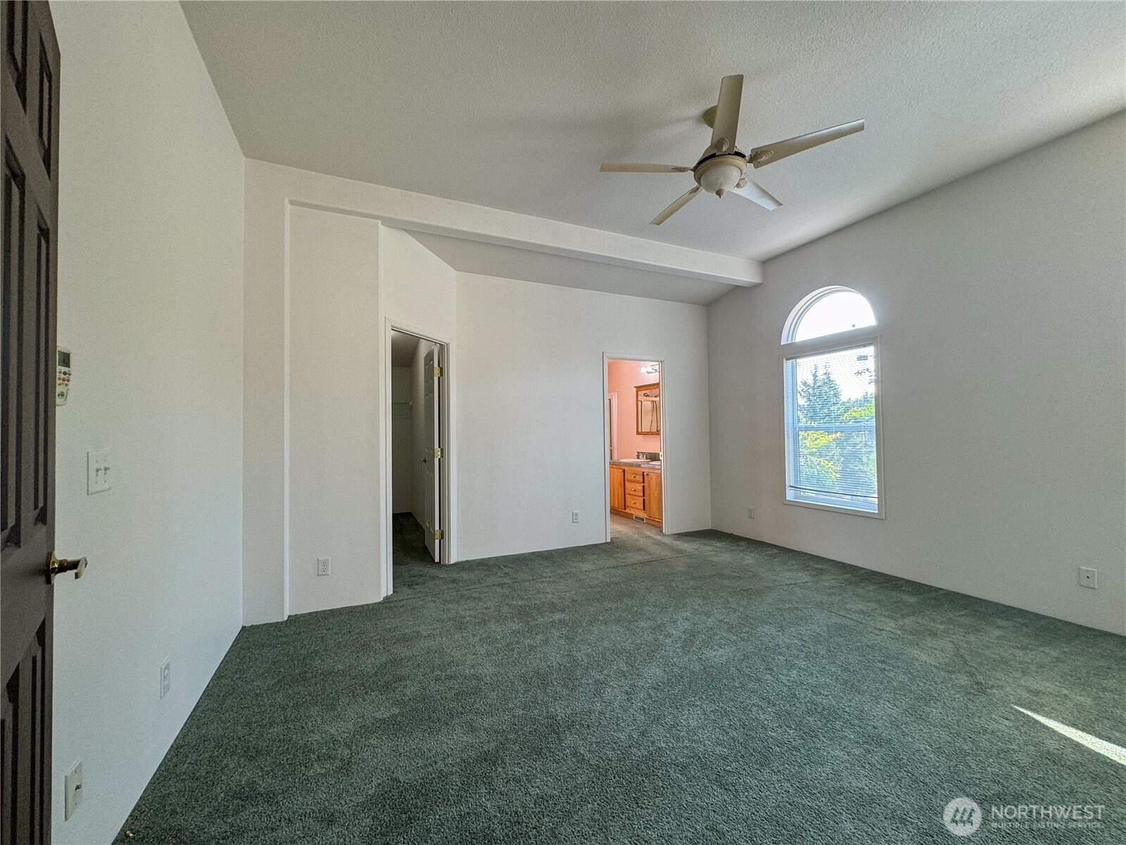 773 Lucas Creek Road Chehalis, WA 98532 - Photo 10 of 37 an empty room that has a window and a ceiling fan