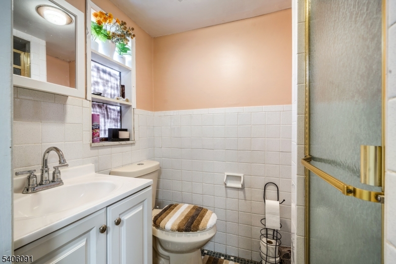 460 Grove Street Rahway, NJ 07065 - Photo 22 of 26 a bathroom with a toilet a sink and mirror