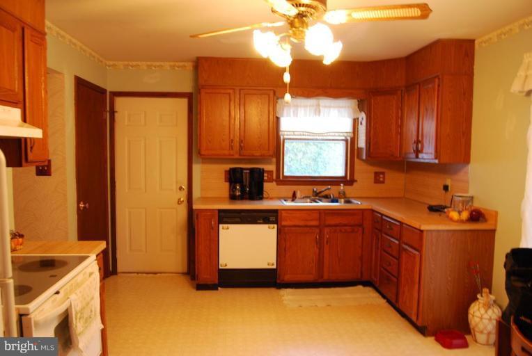 2811 Fridinger Mill Road Manchester, MD 21102 - Photo 7 of 14 Kitchen