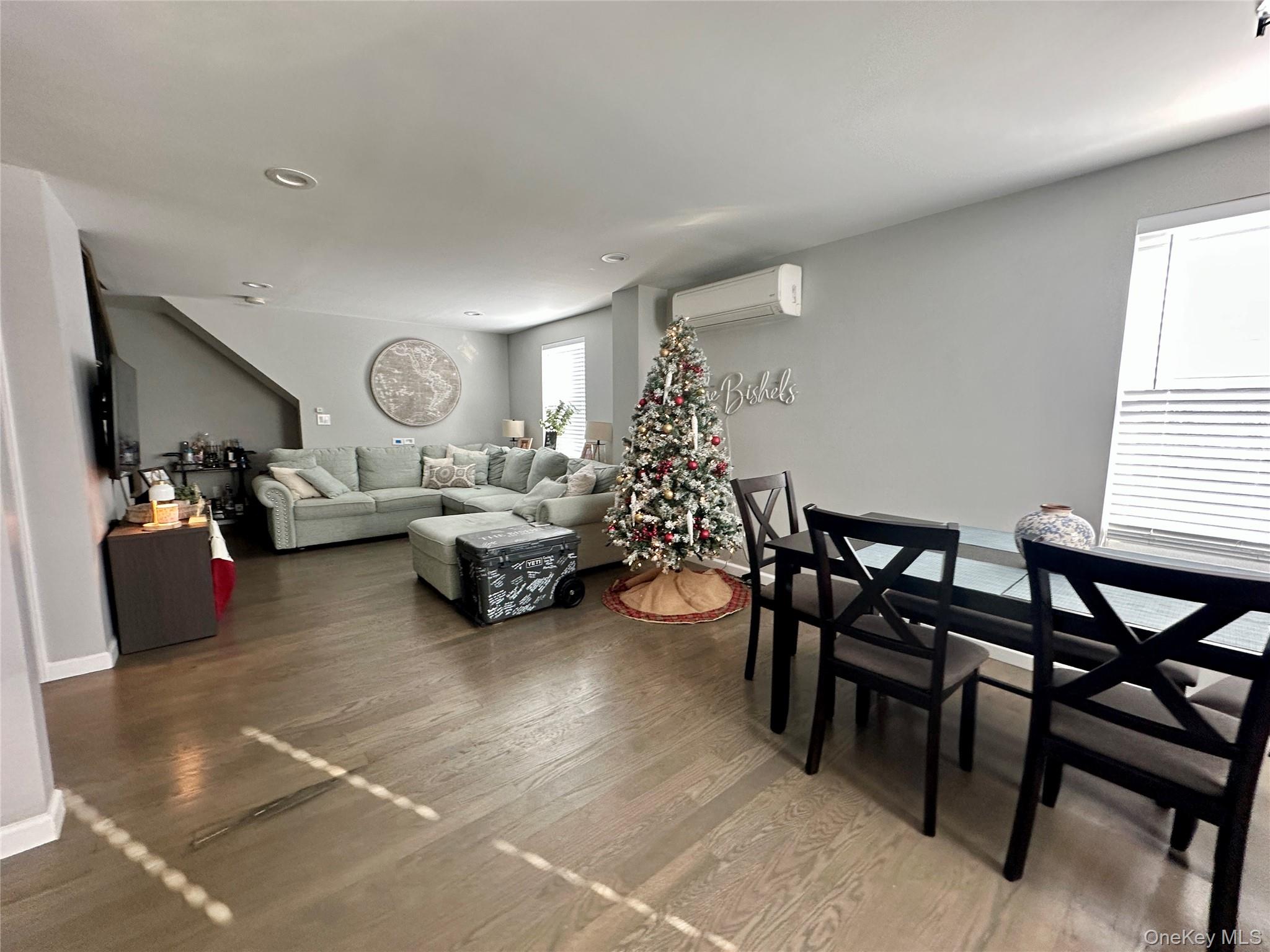 1101 Route 17 Southfields, NY 10975 - Photo 9 of 26 a living room with furniture and a large window
