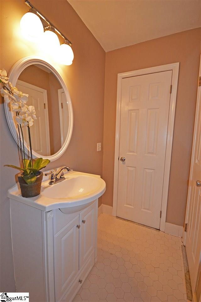 304 Taylors Road Taylors, SC 29687 - Photo 13 of 17 Gallery Image 13