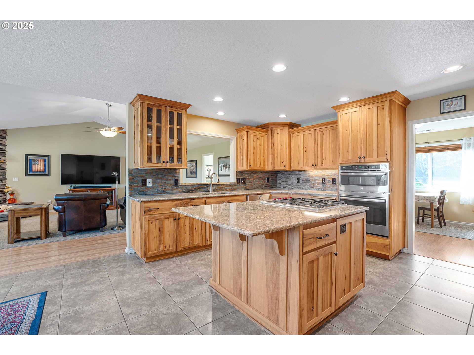 36607 Southeast Tracy Road Estacada, OR 97023 - Photo 11 of 48 Kitchen
