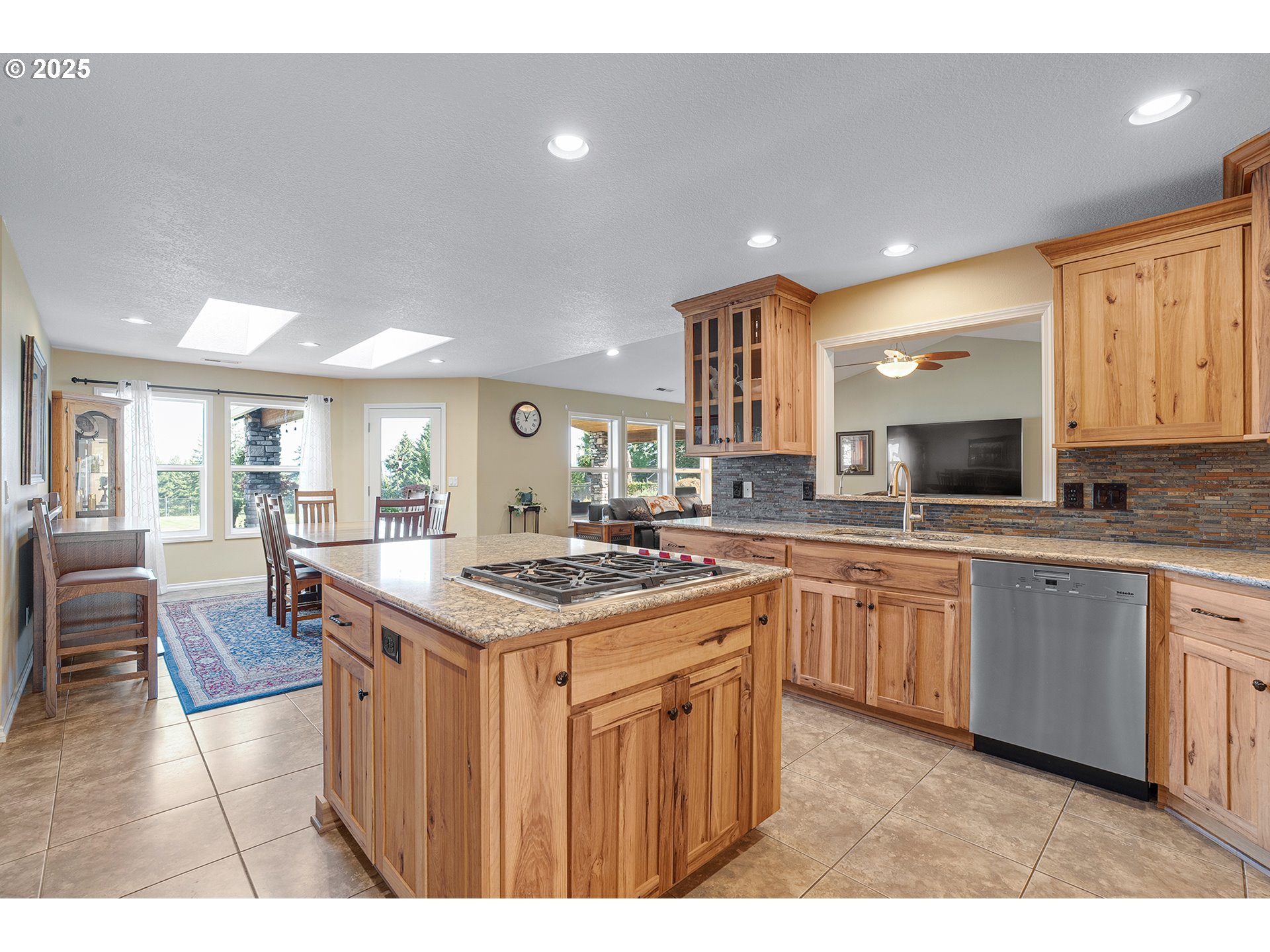 36607 Southeast Tracy Road Estacada, OR 97023 - Photo 12 of 48 Kitchen/Dining Room