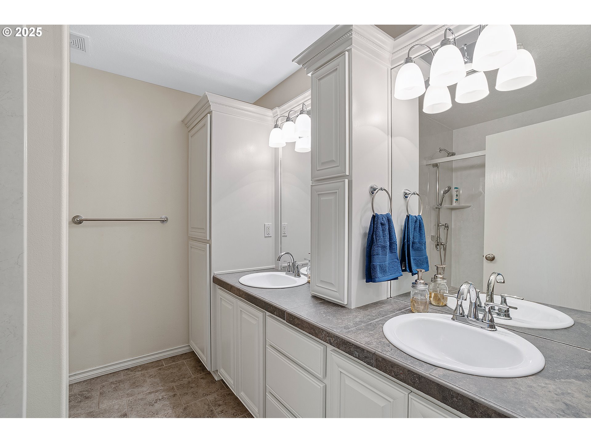 36607 Southeast Tracy Road Estacada, OR 97023 - Photo 15 of 48 Attached Bathroom #3