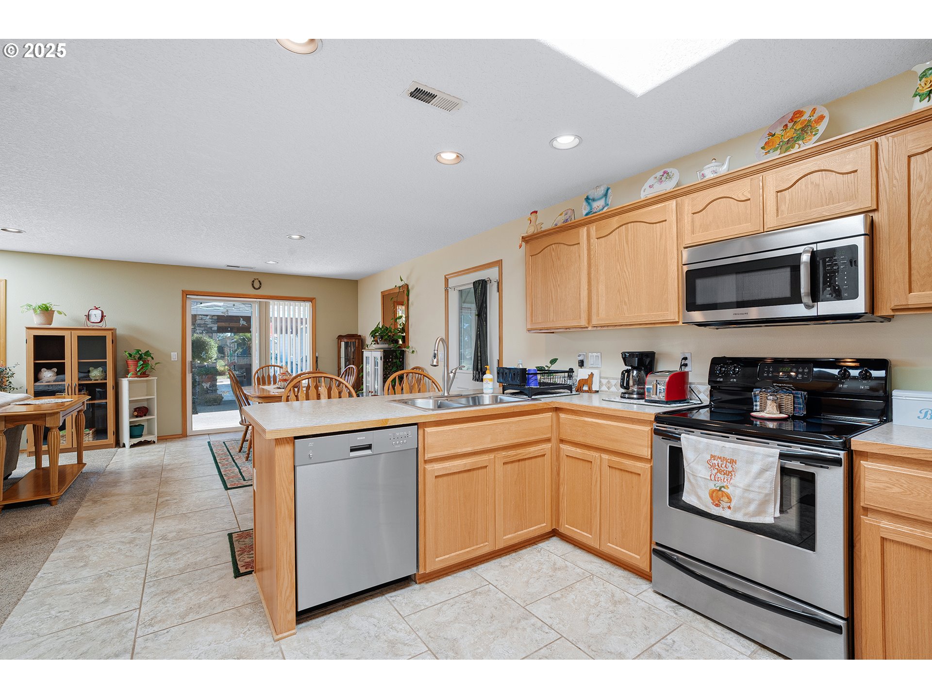 36607 Southeast Tracy Road Estacada, OR 97023 - Photo 30 of 48 Kitchen