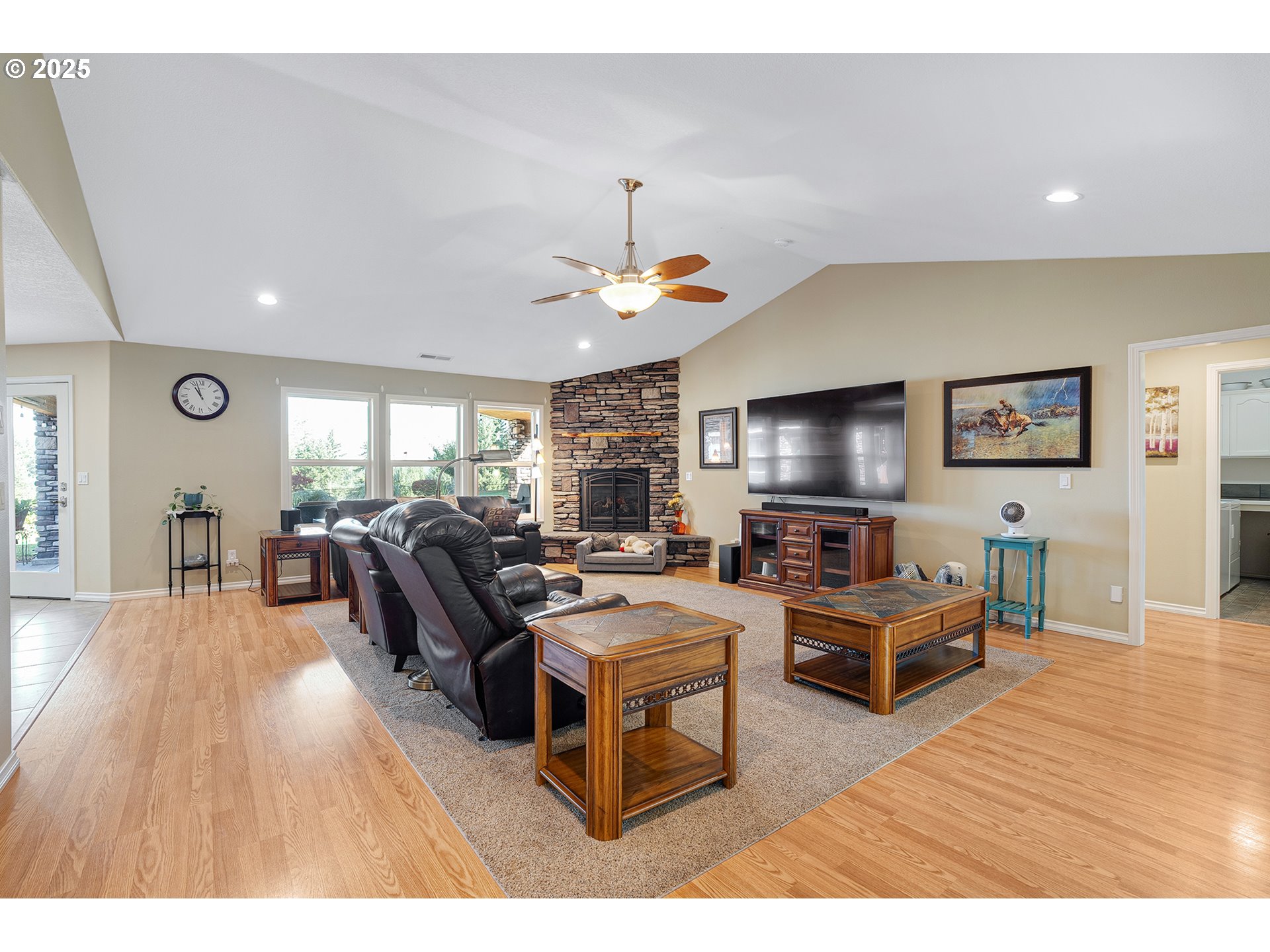 36607 Southeast Tracy Road Estacada, OR 97023 - Photo 5 of 48 Living Room