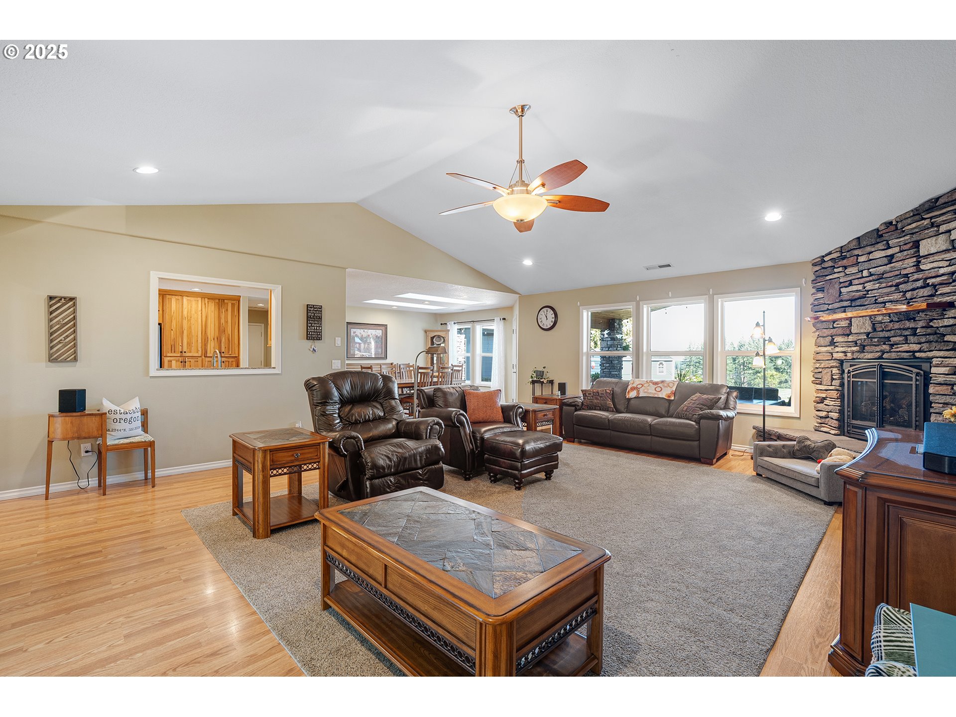 36607 Southeast Tracy Road Estacada, OR 97023 - Photo 7 of 48 Living Room