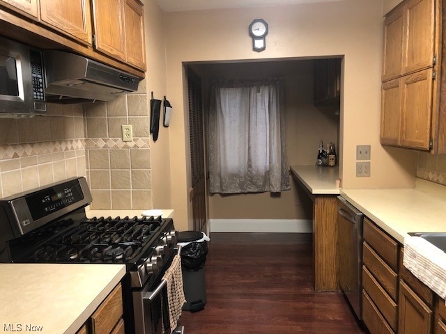 1571 Commodore Road Cleveland, OH 44124 - Photo 8 of 31