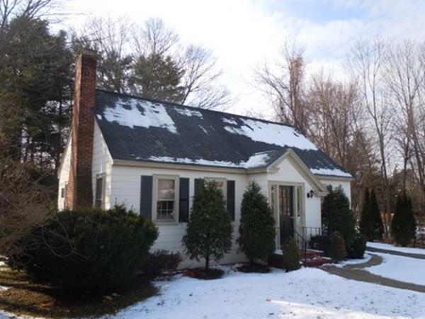 201 Turnpike Street North Andover, MA 01845 - Photo 4 of 20 a front view of a house with garden