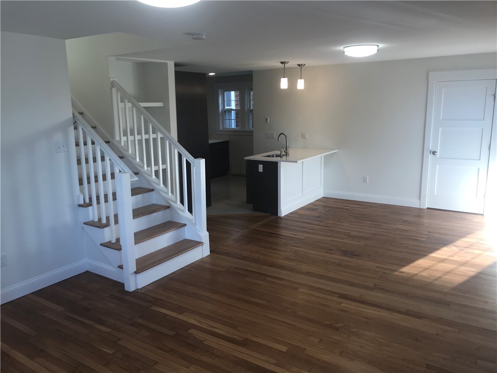 445 Broadway, Unit B Newport, RI 02840 - Photo 4 of 28