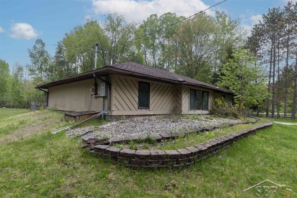 1156 South Alamando Road Shepherd, MI 48883 - Photo 3 of 40