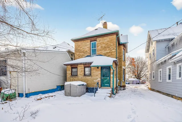 $350,000 | 323 West Michigan Street, St. Paul, MN 55102