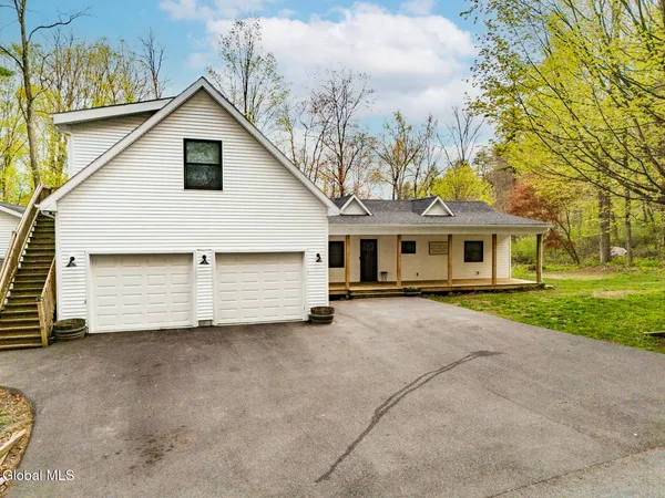 $419,900 | 10 East Branch Drive, Queensbury, NY 12804