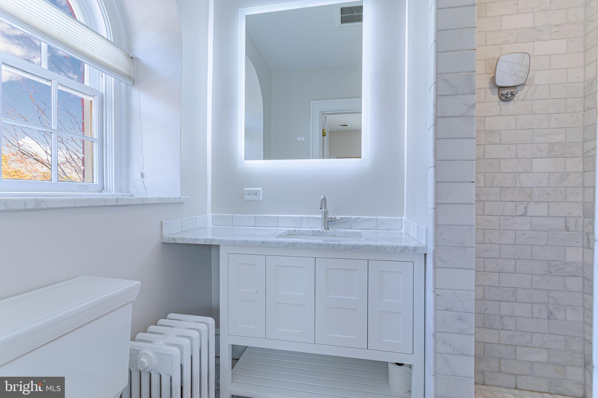 712 West Braddock Road Alexandria, VA 22302 - Photo 32 of 68 Bedroom #2 Bathroom