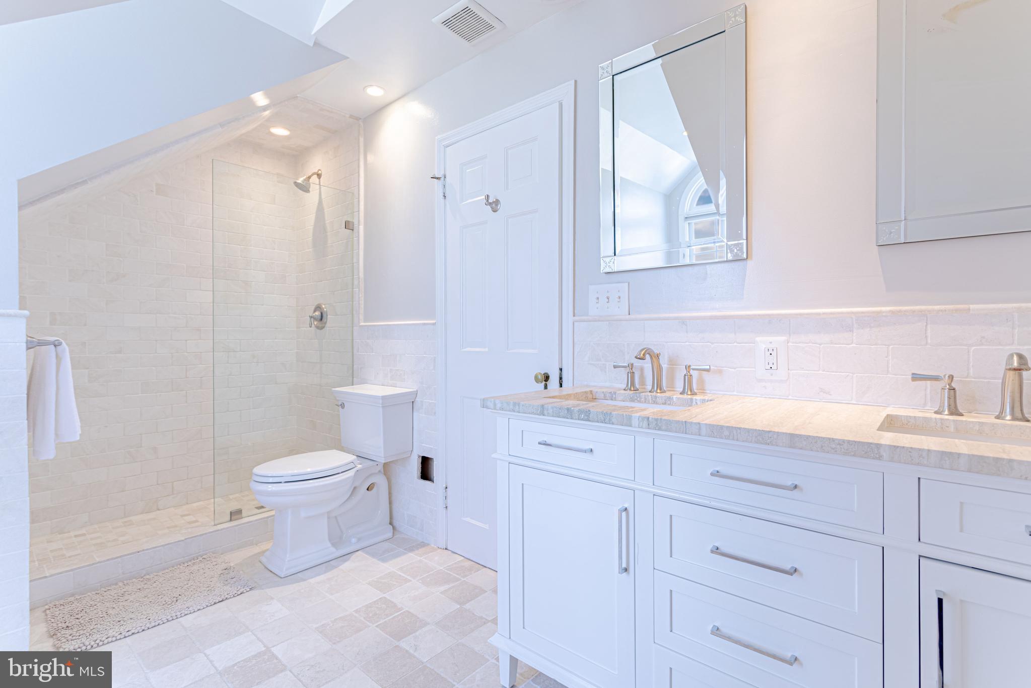 712 West Braddock Road Alexandria, VA 22302 - Photo 38 of 68 3rd Floor Bathroom