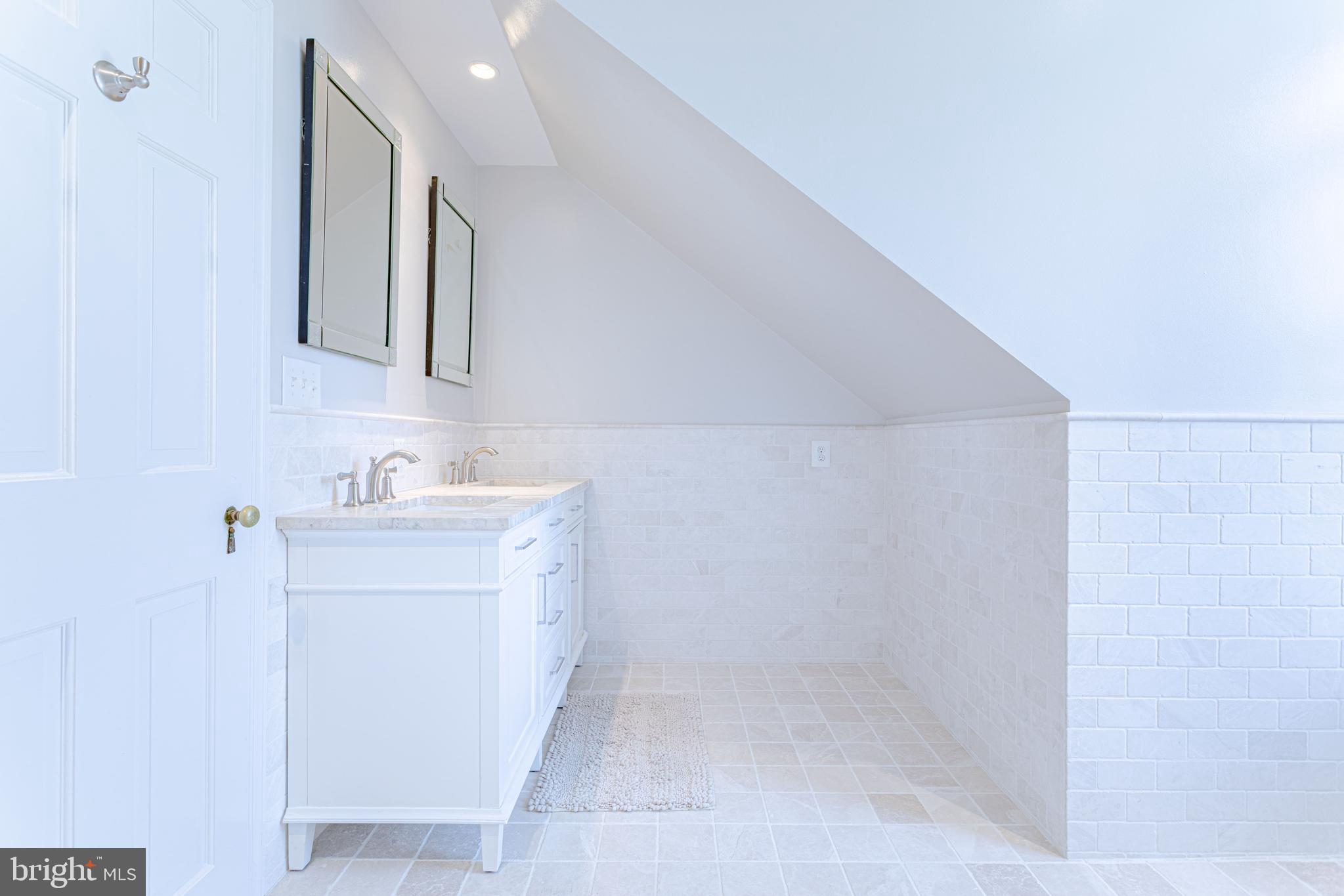 712 West Braddock Road Alexandria, VA 22302 - Photo 39 of 68 3rd Floor Bathroom