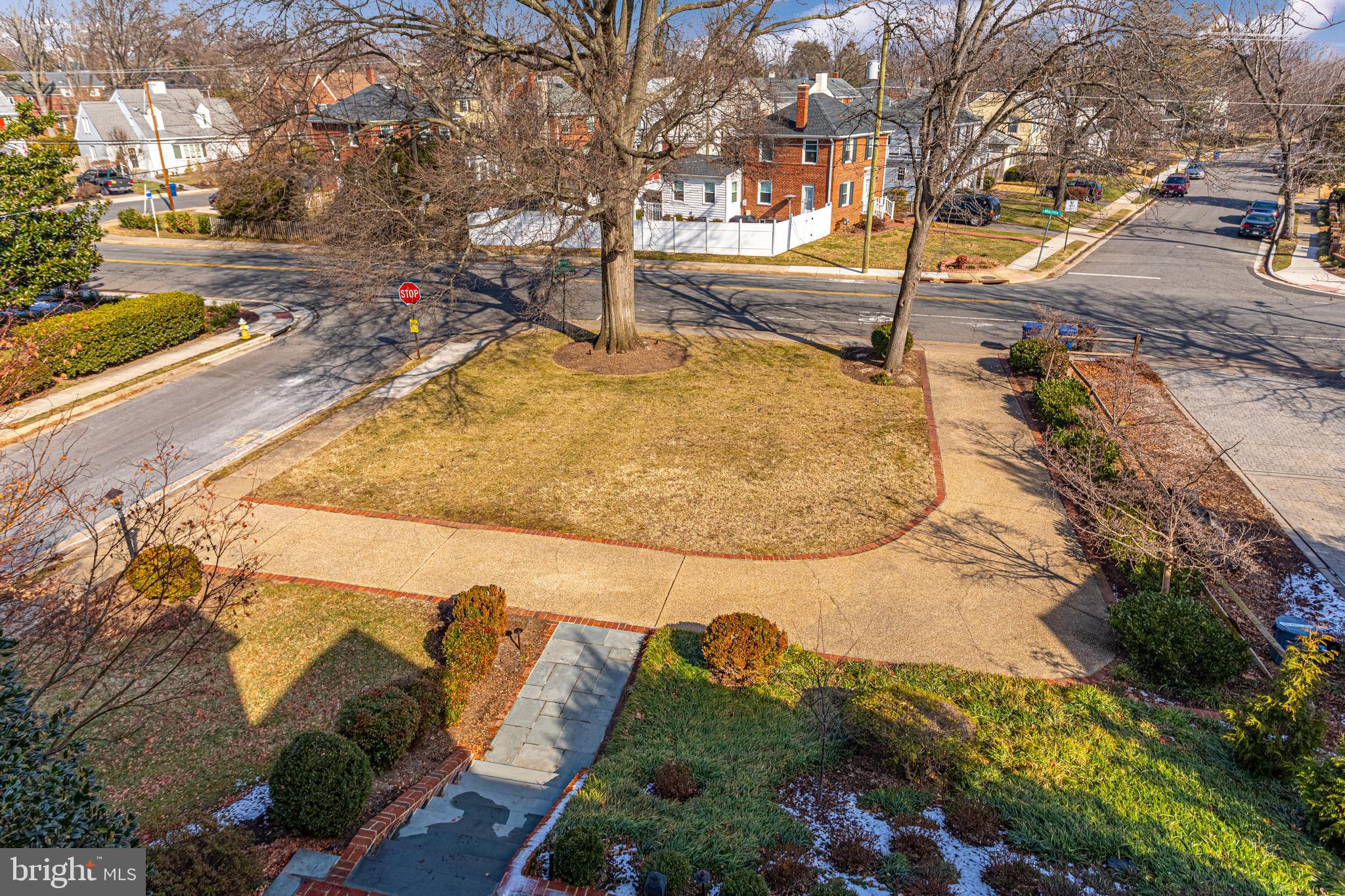 712 West Braddock Road Alexandria, VA 22302 - Photo 57 of 68 Circular Driveway
