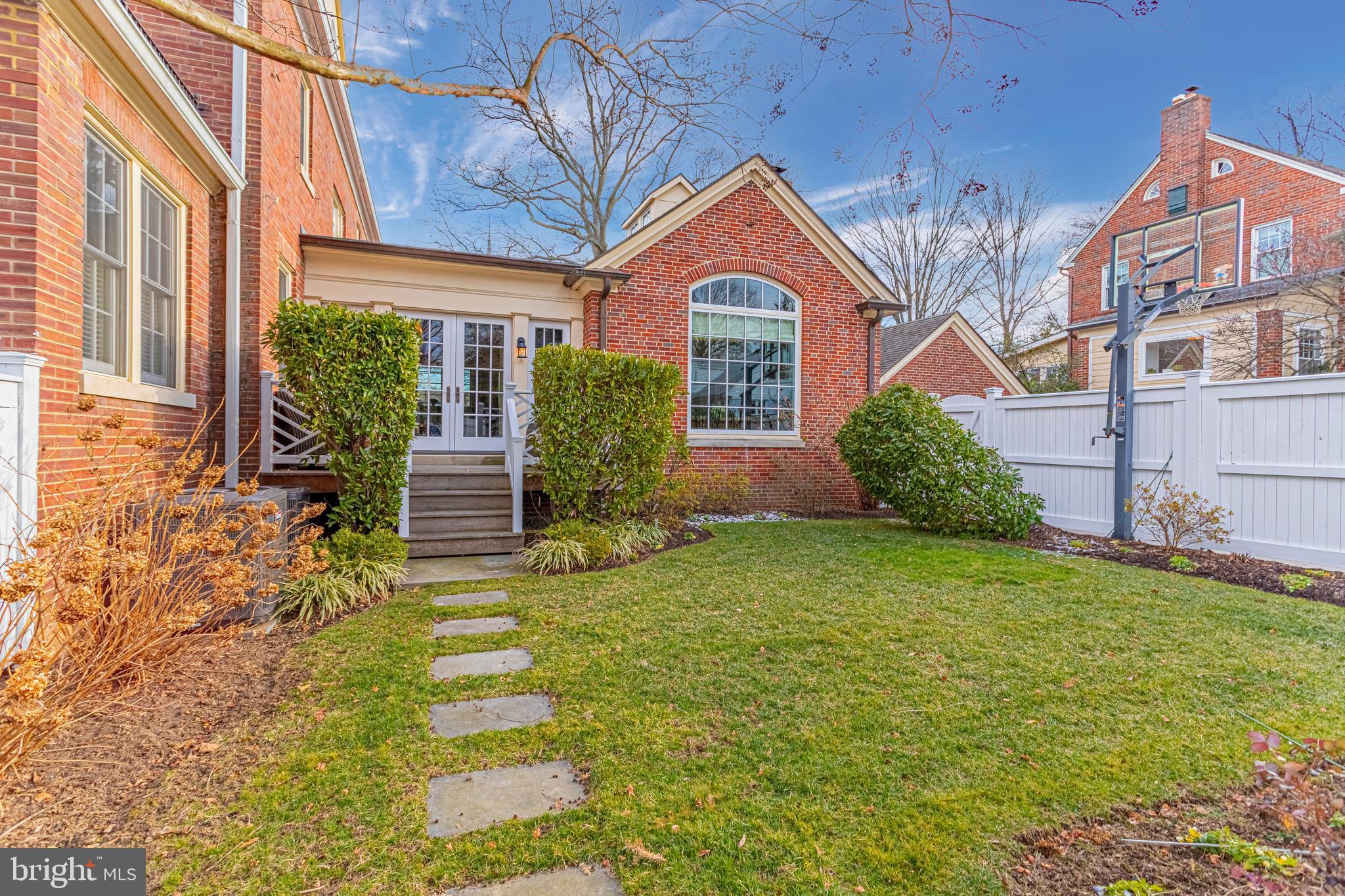 712 West Braddock Road Alexandria, VA 22302 - Photo 62 of 68 Side Yard