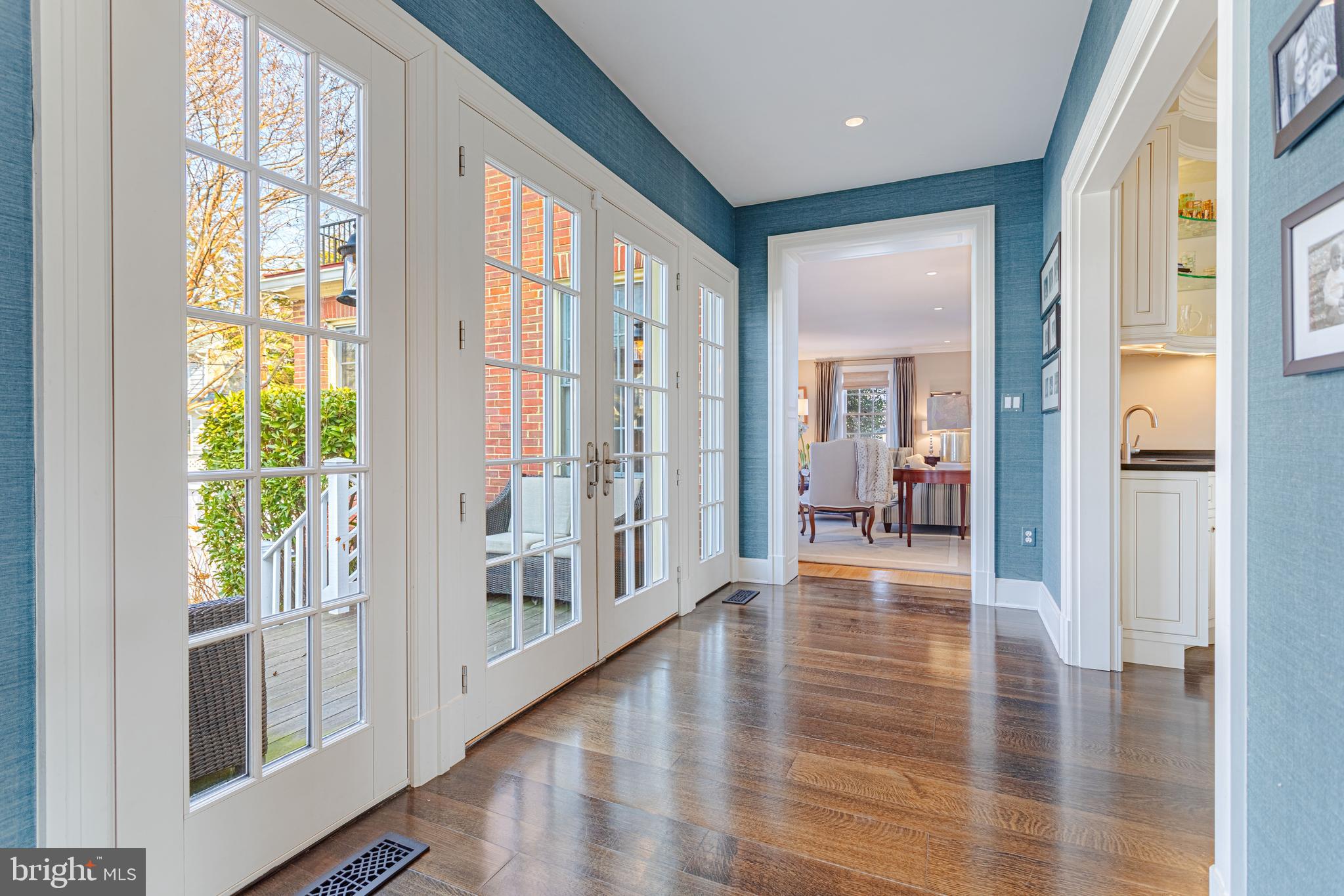 712 West Braddock Road Alexandria, VA 22302 - Photo 10 of 68 Side Hallway