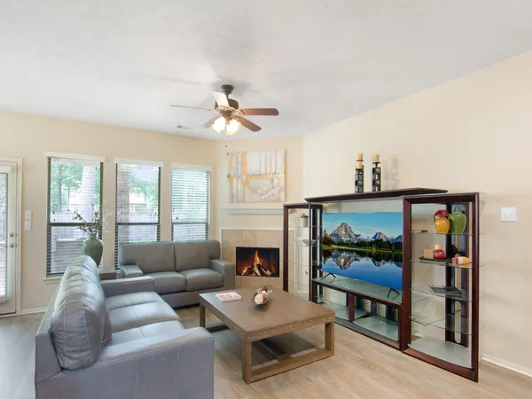 $3,800 | 10 West Lasting Spring Circle, The Woodlands, TX 77389
