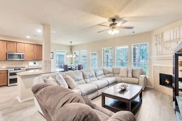 $3,800 | 10 West Lasting Spring Circle, The Woodlands, TX 77389