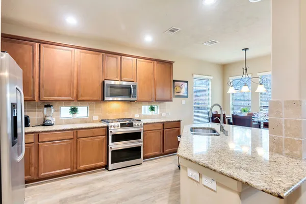 $3,800 | 10 West Lasting Spring Circle, The Woodlands, TX 77389
