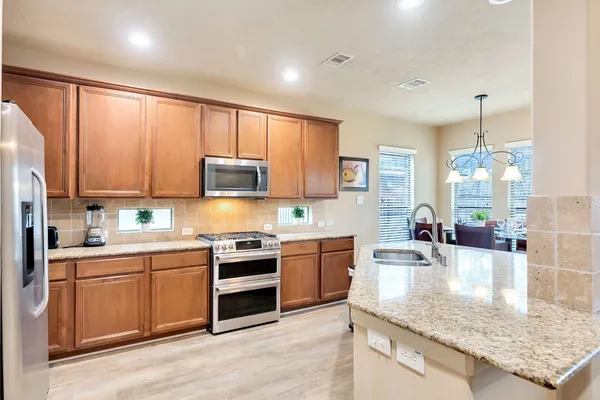 $3,800 | 10 West Lasting Spring Circle, The Woodlands, TX 77389