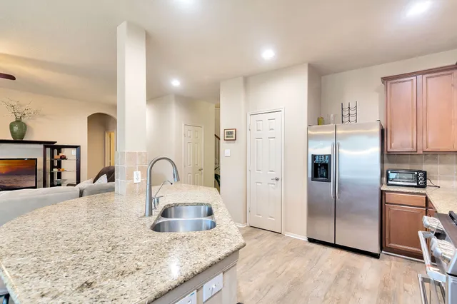 $3,800 | 10 West Lasting Spring Circle, The Woodlands, TX 77389