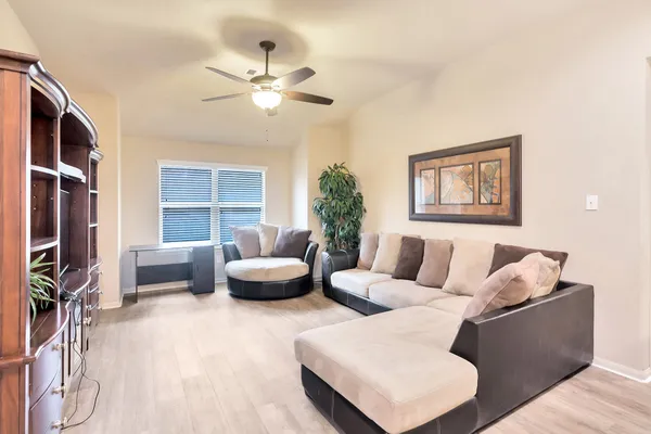 $3,800 | 10 West Lasting Spring Circle, The Woodlands, TX 77389