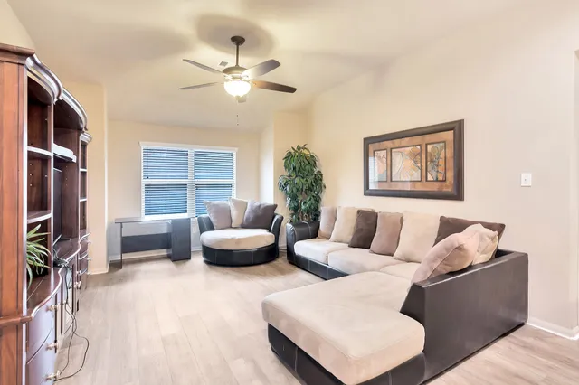 $3,800 | 10 West Lasting Spring Circle, The Woodlands, TX 77389