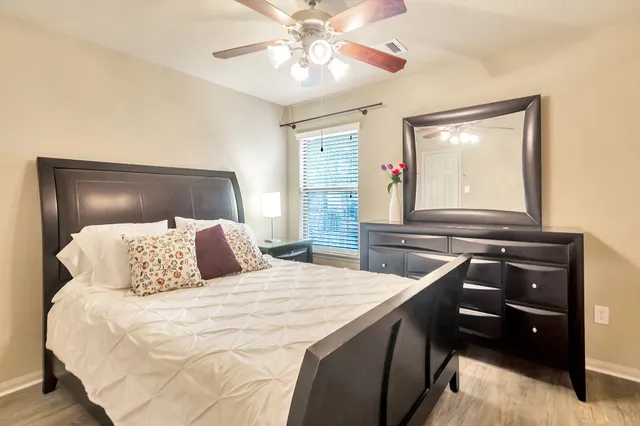 $3,800 | 10 West Lasting Spring Circle, The Woodlands, TX 77389