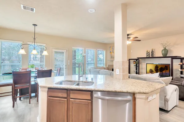 $3,800 | 10 West Lasting Spring Circle, The Woodlands, TX 77389
