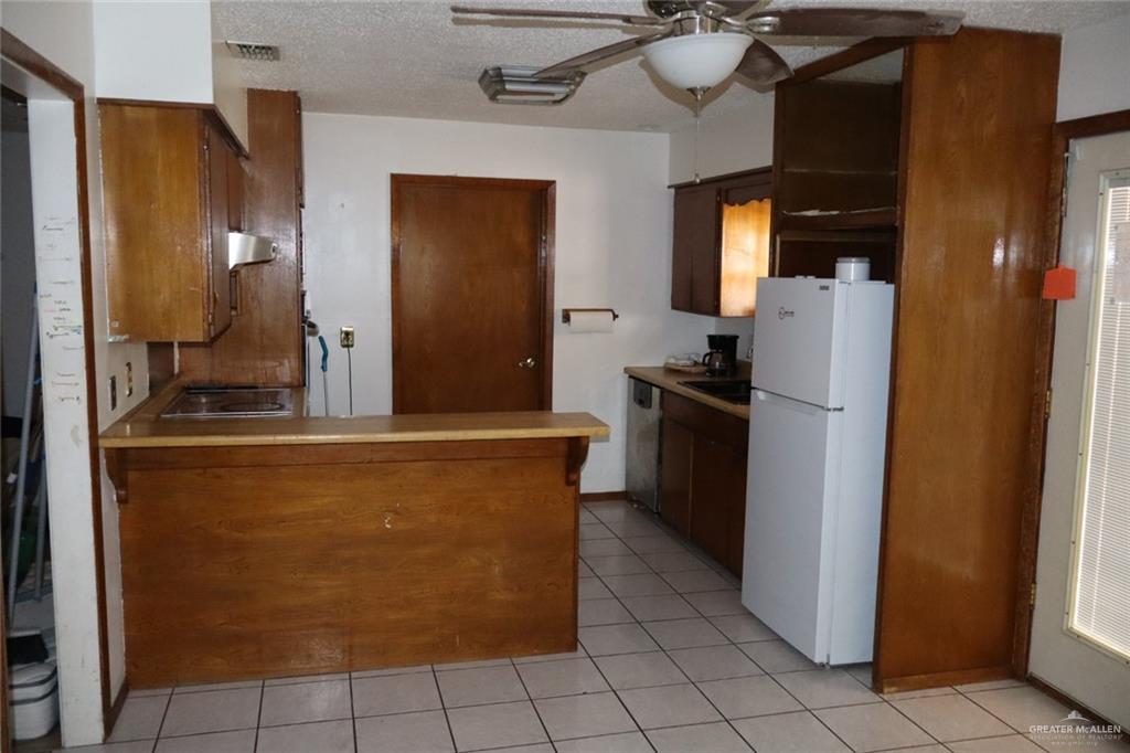 27 Las Palmas Road Zapata, TX 78076 - Photo 4 of 14 a kitchen with stainless steel appliances a refrigerator and microwave