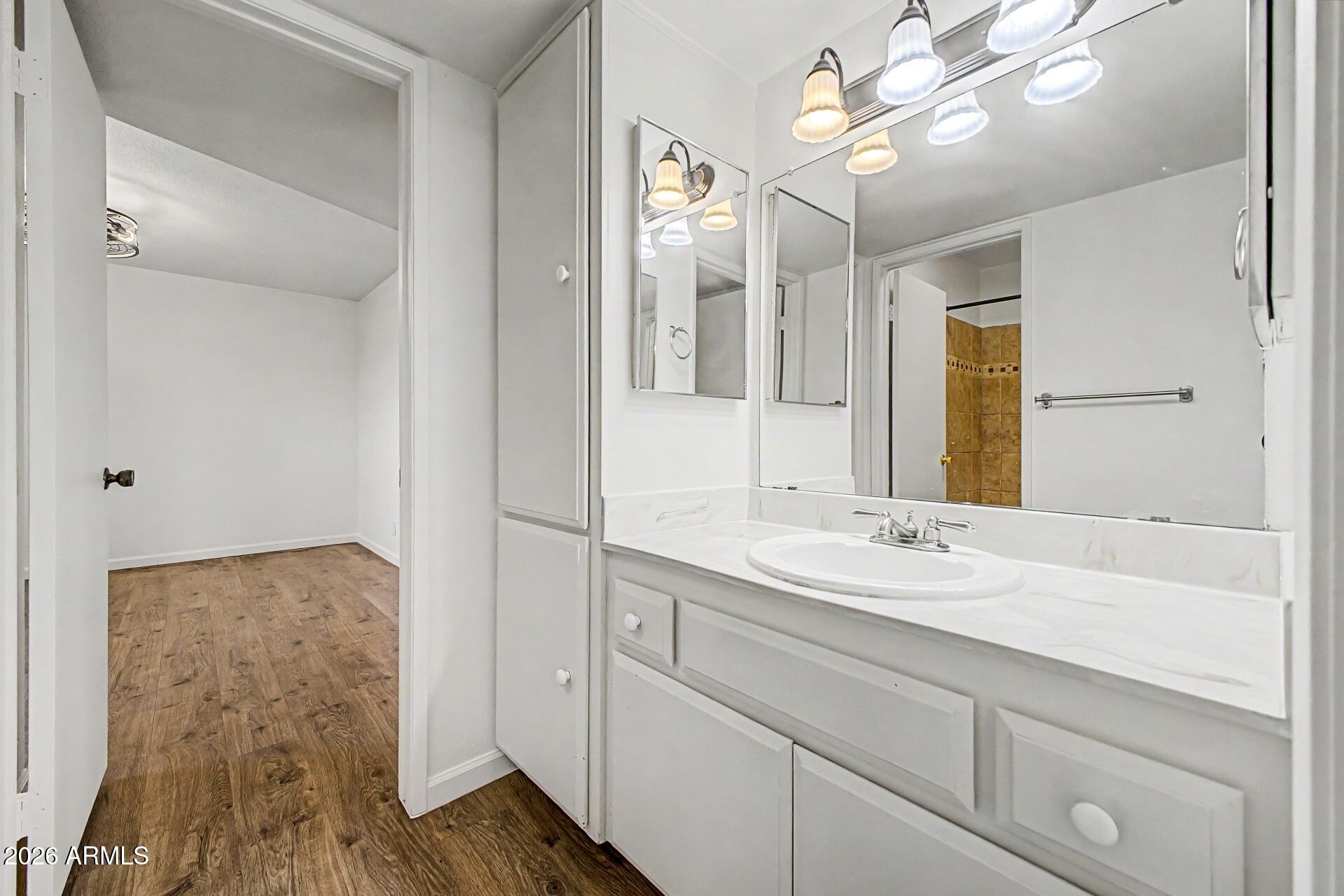 5525 East Thomas Road, Unit R13 Phoenix, AZ 85018 - Photo 13 of 30 26-Thomas