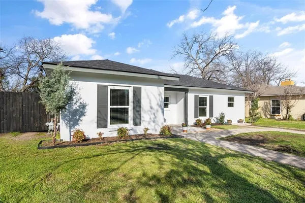 $2,800 | 4024 Carolyn Road, Fort Worth, TX 76109