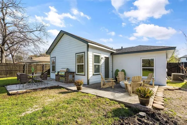 $2,800 | 4024 Carolyn Road, Fort Worth, TX 76109