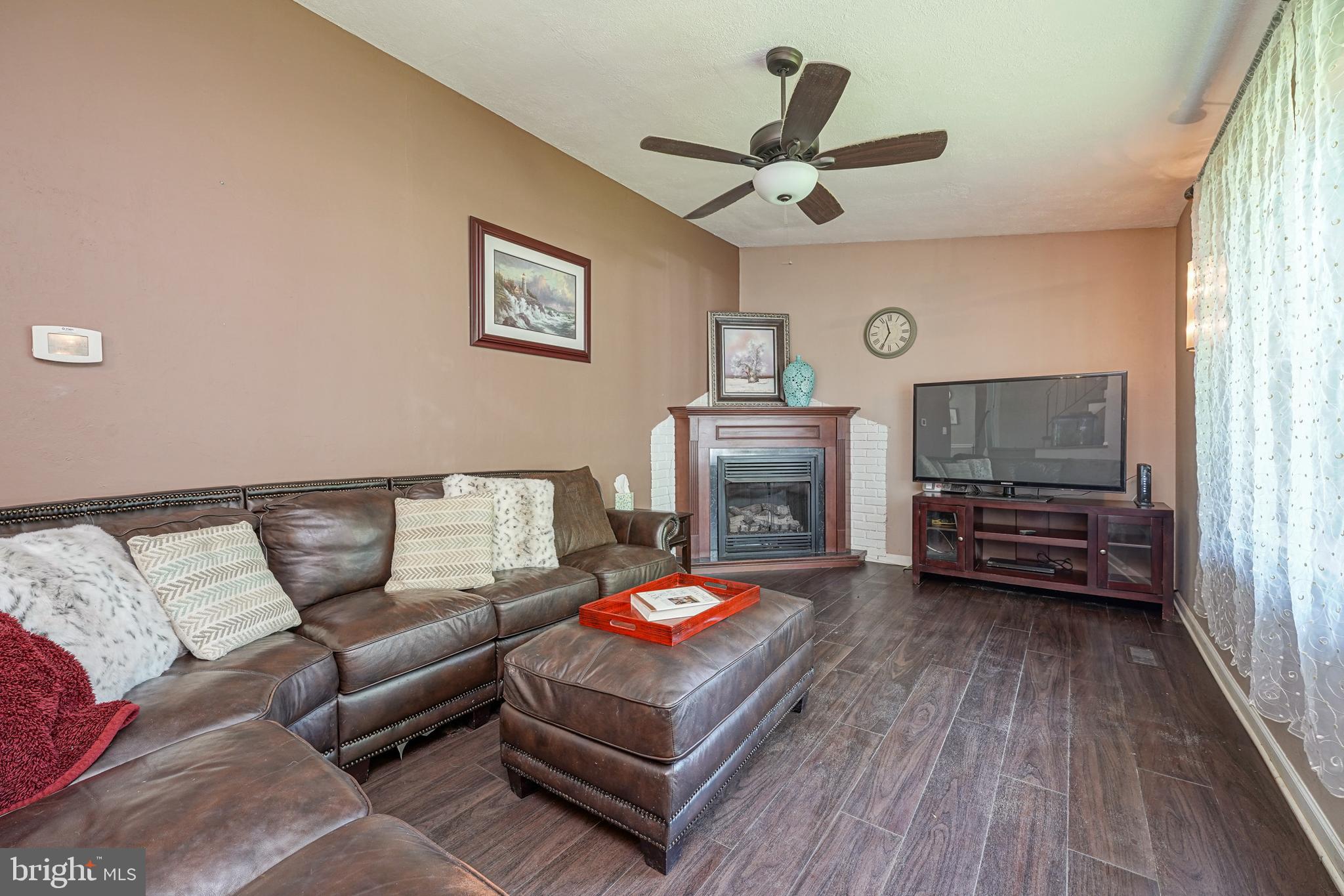 13 Tollhouse Road Eastampton, NJ 08060 - Photo 4 of 42 Sunlit Livingroom