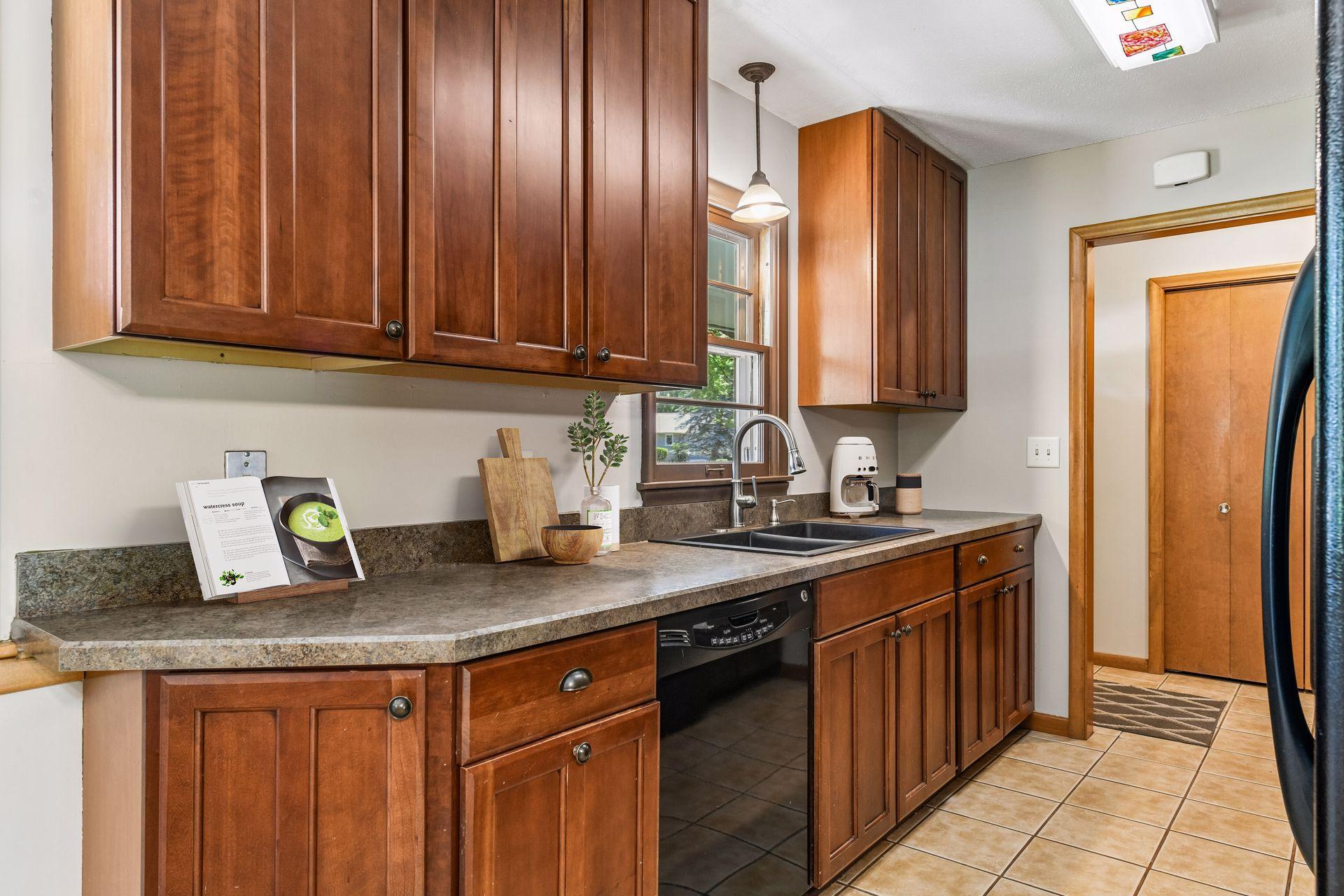 5536 Holiday Road Minnetonka, MN 55345 - Photo 15 of 35