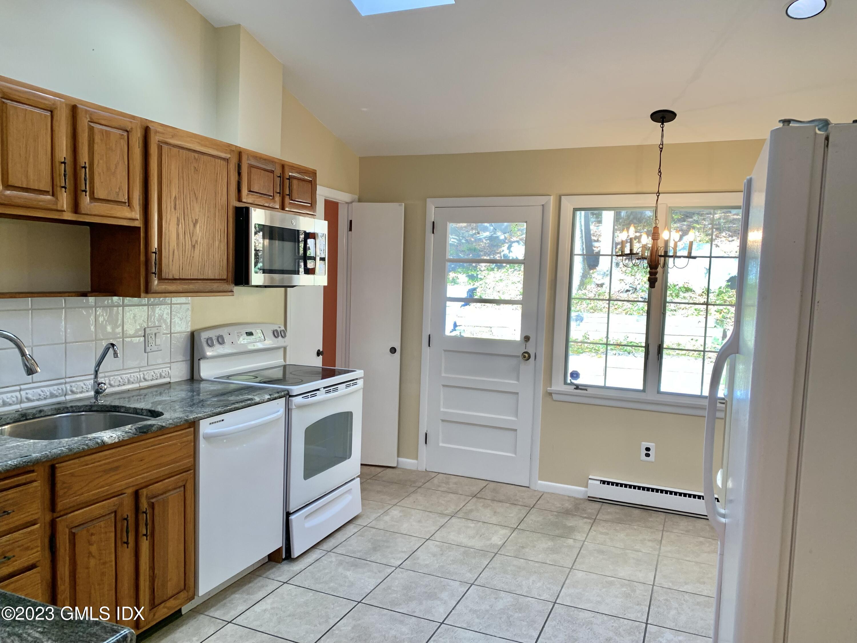 15 Windsor Lane Cos Cob, CT 06807 - Photo 6 of 31 IMG_E1834