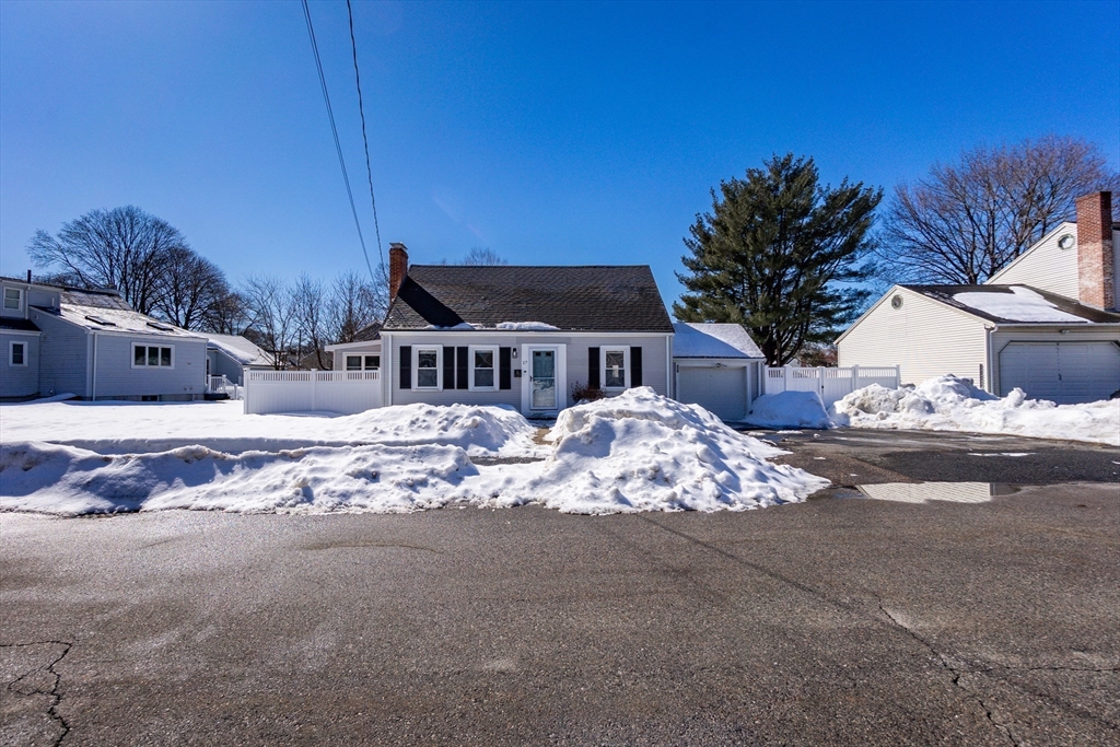 17 Tennyson Road Waltham, MA 02453 - Photo 3 of 33 Gallery Image 3