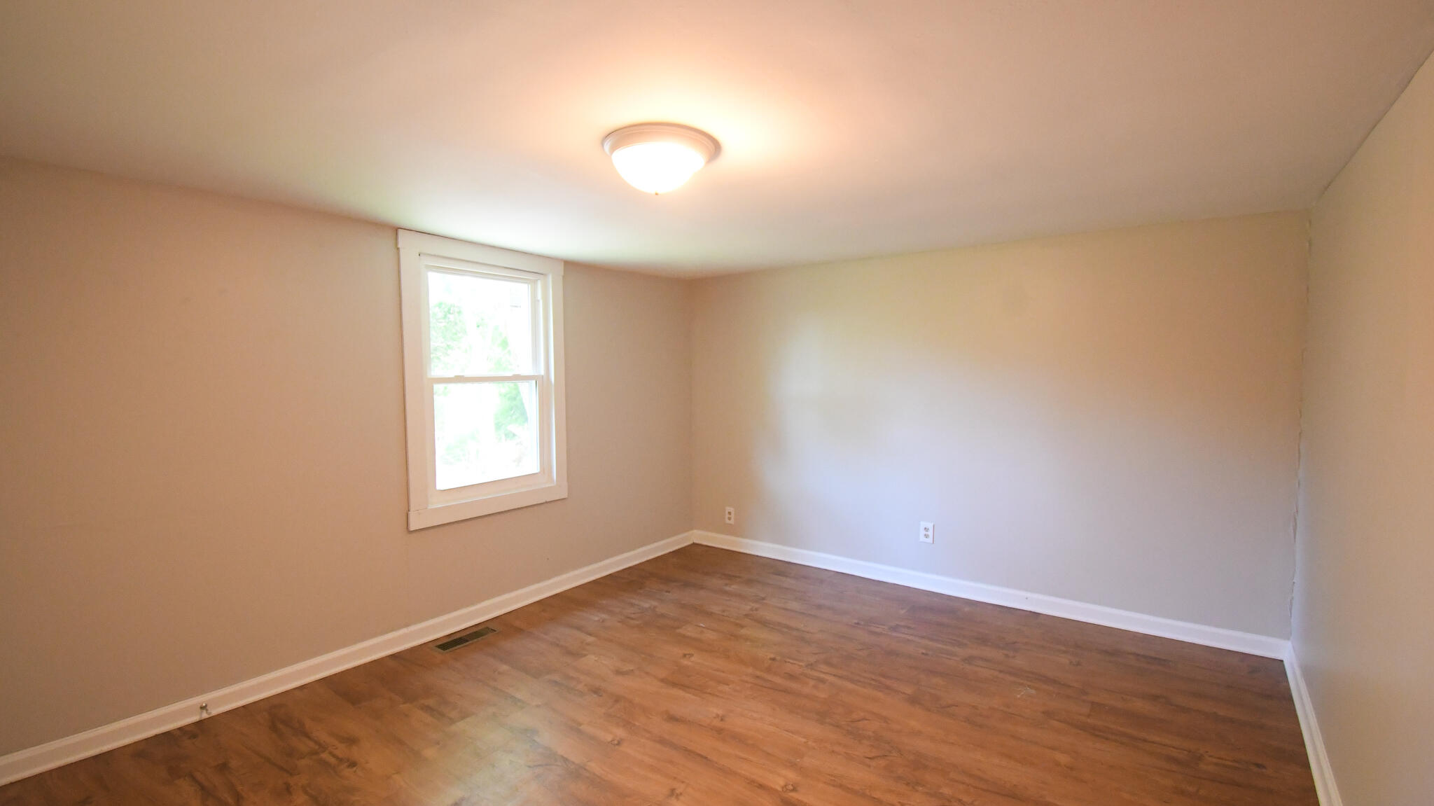1093 Bonds Mill Road Lawrenceburg, KY 40342 - Photo 17 of 29 Back bedroom